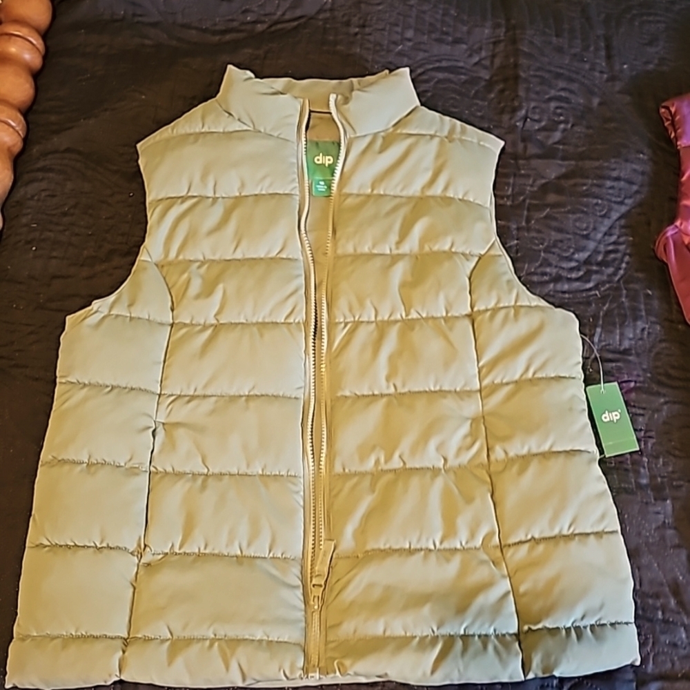 NWT Dip Vest